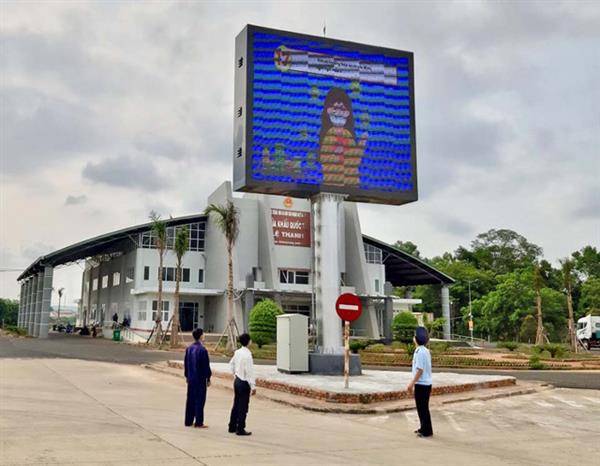 Lắp đặt thiết bị điện tử màn hình cỡ lớn tại khu vực cửa khẩu phục vụ truyền thông, thông tin đối ngoại